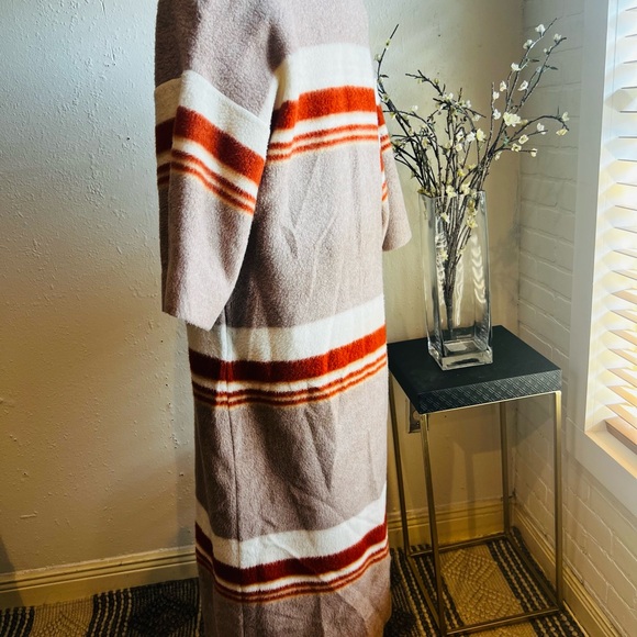 Neiman Marcus Elegant Gray and Brown cardigan - Picture 3 of 10